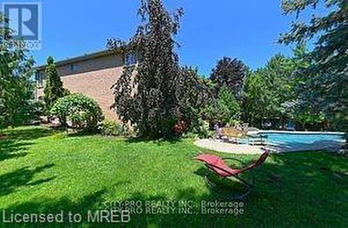 5121 Parkplace Circle, Mississauga, ON - Outdoor With In Ground Pool