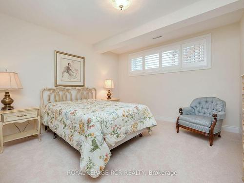 154 Ridge Way, New Tecumseth, ON - Indoor Photo Showing Bedroom