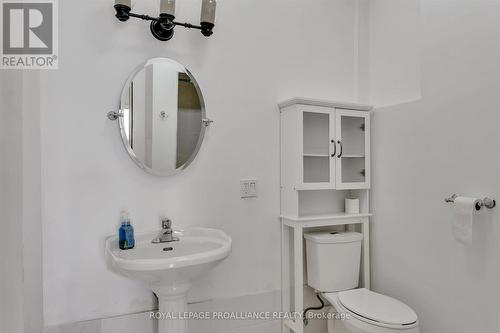 81 Glassford Rd, Kawartha Lakes, ON - Indoor Photo Showing Bathroom