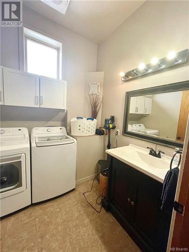 372 St-Pierre E. Boulevard, Caraquet, NB - Indoor Photo Showing Laundry Room