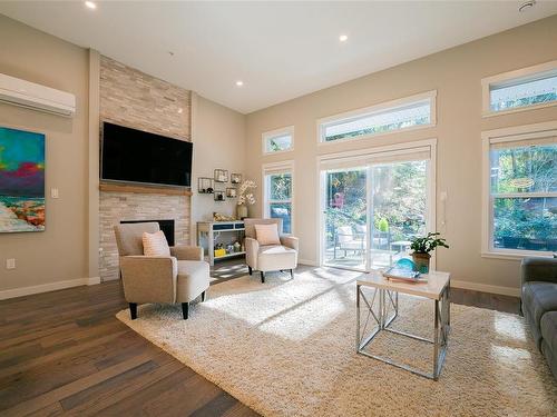 4117 Emerald Woods Pl, Nanaimo, BC - Indoor Photo Showing Living Room With Fireplace
