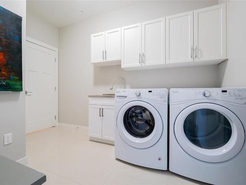 4117 Emerald Woods Pl, Nanaimo, BC - Indoor Photo Showing Laundry Room