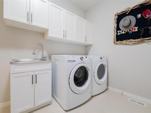 4117 Emerald Woods Pl, Nanaimo, BC - Indoor Photo Showing Laundry Room