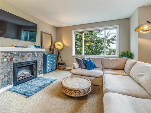 6016 Leah Lane, Nanaimo, BC - Indoor Photo Showing Living Room With Fireplace