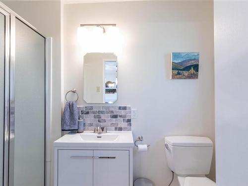 780 Miller Rd, Parksville, BC - Indoor Photo Showing Bathroom