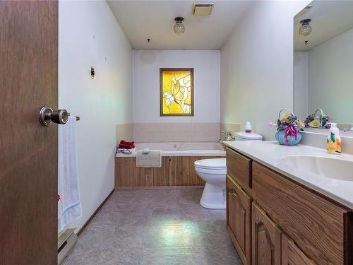 1739 Hern Rd, Sayward, BC - Indoor Photo Showing Bathroom