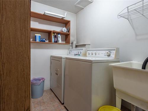 1739 Hern Rd, Sayward, BC - Indoor Photo Showing Laundry Room