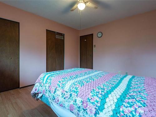 1739 Hern Rd, Sayward, BC - Indoor Photo Showing Bedroom