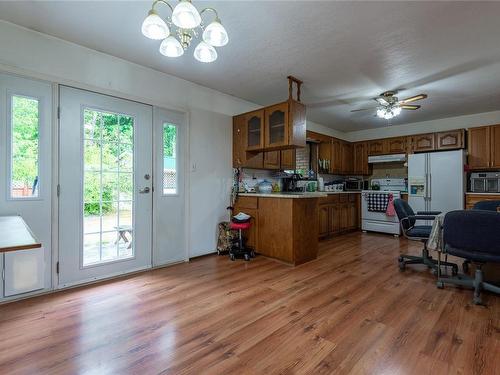 1739 Hern Rd, Sayward, BC - Indoor Photo Showing Kitchen