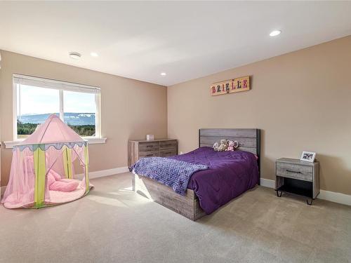 2070 Sun King Rd, Coombs, BC - Indoor Photo Showing Bedroom