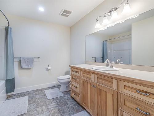 2070 Sun King Rd, Coombs, BC - Indoor Photo Showing Bathroom