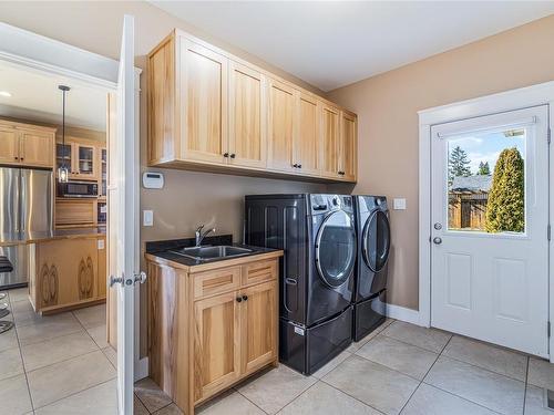 2070 Sun King Rd, Coombs, BC - Indoor Photo Showing Laundry Room