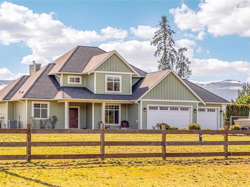 2070 Sun King Rd, Coombs, BC - Outdoor With Facade