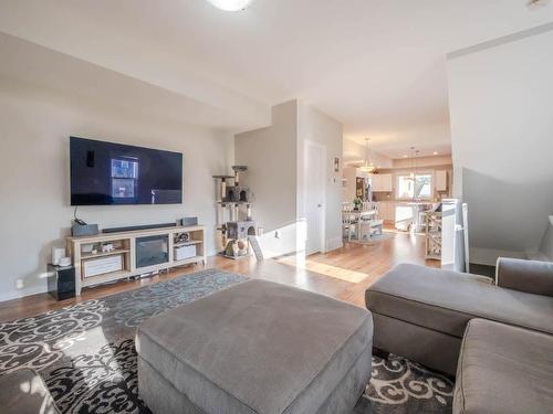 102-223 Conklin Avenue, Penticton, BC - Indoor Photo Showing Living Room