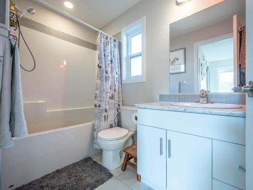 102-223 Conklin Avenue, Penticton, BC - Indoor Photo Showing Bathroom