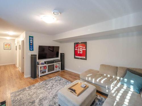 102-223 Conklin Avenue, Penticton, BC - Indoor Photo Showing Living Room