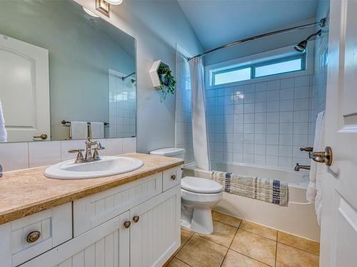 51-6922 Barcelona Drive, Kelowna, BC - Indoor Photo Showing Bathroom