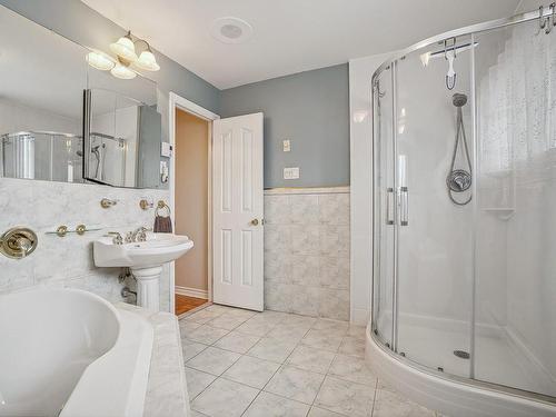 Bathroom - 5070 Boul. Samson, Laval (Chomedey), QC - Indoor Photo Showing Bathroom