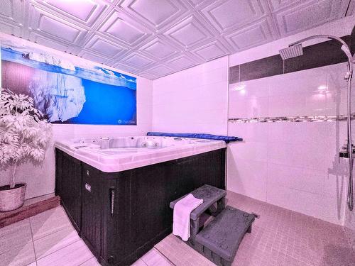 Hot tub - 4740 Boul. Trudel E., Saint-Boniface, QC - Indoor Photo Showing Bathroom