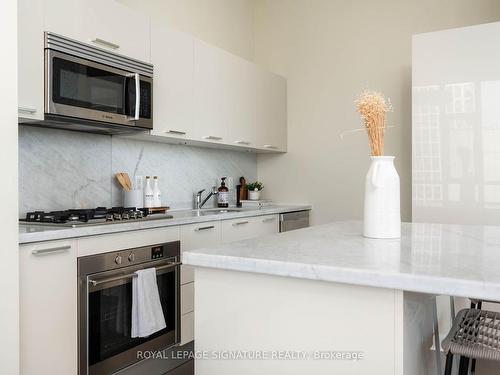 Ph3508-375 King St W, Toronto, ON - Indoor Photo Showing Kitchen With Upgraded Kitchen