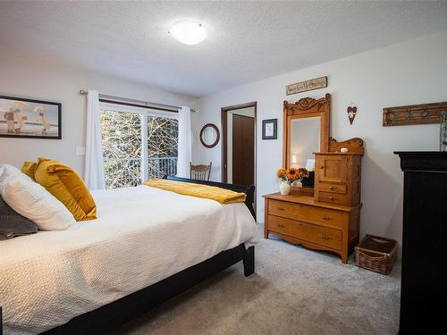 4724 Lost Lake Rd, Nanaimo, BC - Indoor Photo Showing Bedroom