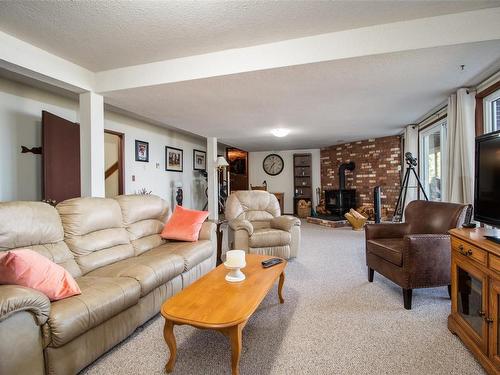 4724 Lost Lake Rd, Nanaimo, BC - Indoor Photo Showing Living Room With Fireplace