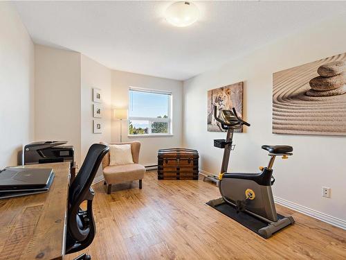 211-1633 Dufferin Cres, Nanaimo, BC - Indoor Photo Showing Gym Room
