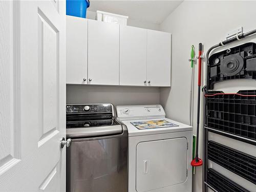 211-1633 Dufferin Cres, Nanaimo, BC - Indoor Photo Showing Laundry Room