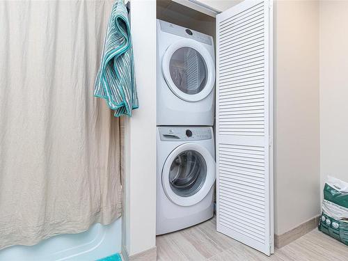 502-6609 Goodmere Rd, Sooke, BC - Indoor Photo Showing Laundry Room