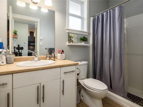 A-759 9Th St, Courtenay, BC - Indoor Photo Showing Bathroom