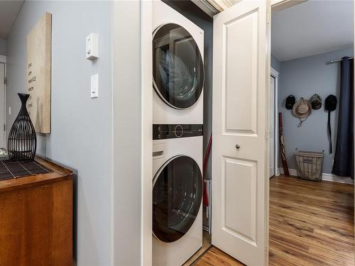A-759 9Th St, Courtenay, BC - Indoor Photo Showing Laundry Room