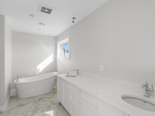 7050 Brailsford Pl, Sooke, BC - Indoor Photo Showing Bathroom