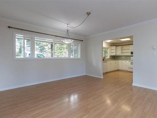4040 Holland Ave, Saanich, BC - Indoor Photo Showing Other Room