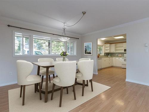 4040 Holland Ave, Saanich, BC - Indoor Photo Showing Dining Room
