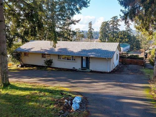 4040 Holland Ave, Saanich, BC - Outdoor