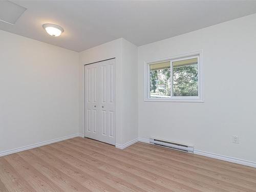 4040 Holland Ave, Saanich, BC - Indoor Photo Showing Other Room