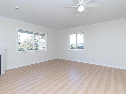 4040 Holland Ave, Saanich, BC - Indoor Photo Showing Other Room With Fireplace