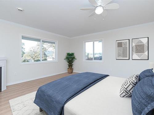 4040 Holland Ave, Saanich, BC - Indoor Photo Showing Bedroom