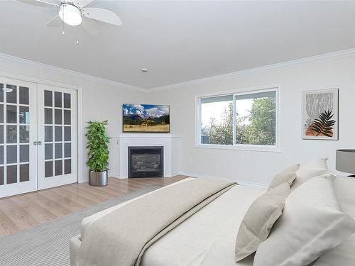 4040 Holland Ave, Saanich, BC - Indoor Photo Showing Bedroom With Fireplace