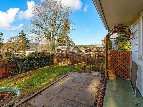 4040 Holland Ave, Saanich, BC - Outdoor