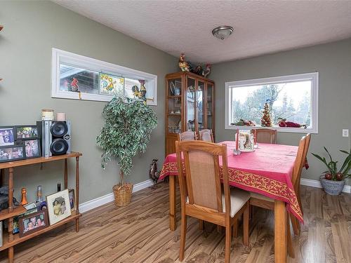 4040 Holland Ave, Saanich, BC - Indoor Photo Showing Dining Room