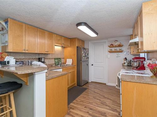 4040 Holland Ave, Saanich, BC - Indoor Photo Showing Kitchen