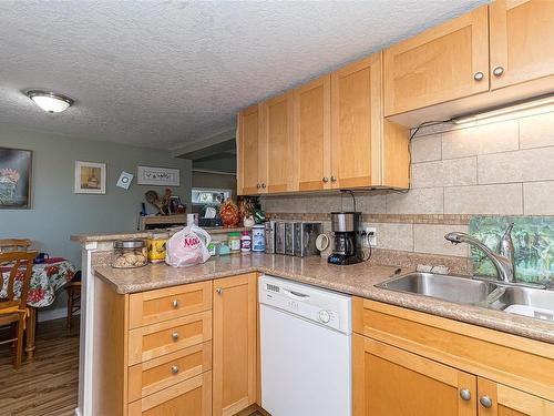 4040 Holland Ave, Saanich, BC - Indoor Photo Showing Kitchen With Double Sink