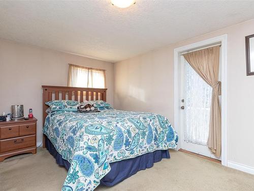 4040 Holland Ave, Saanich, BC - Indoor Photo Showing Bedroom