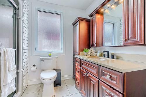 15 Carrick Avenue, Hamilton, ON - Indoor Photo Showing Bathroom