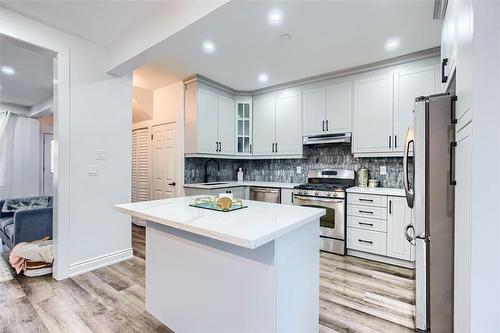 15 Carrick Avenue, Hamilton, ON - Indoor Photo Showing Kitchen