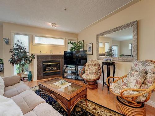 5-172 Belmont Rd, Colwood, BC - Indoor Photo Showing Living Room With Fireplace