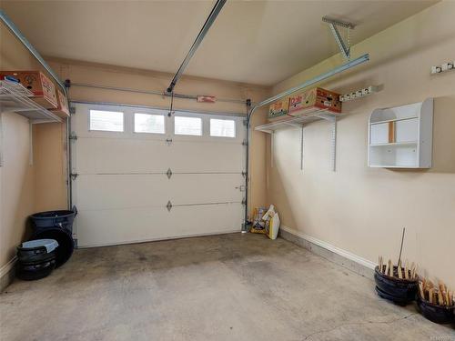 5-172 Belmont Rd, Colwood, BC - Indoor Photo Showing Garage