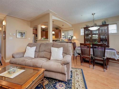 5-172 Belmont Rd, Colwood, BC - Indoor Photo Showing Living Room