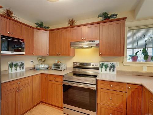 5-172 Belmont Rd, Colwood, BC - Indoor Photo Showing Kitchen